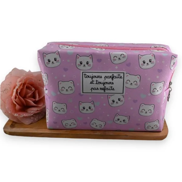 Neceser rosa con cabeza de gato
