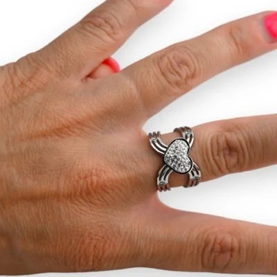Bague acier cœur étincelant