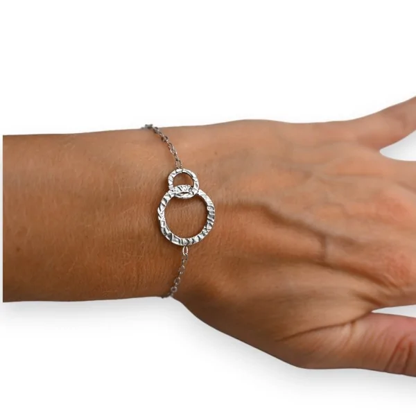 Armband aus Stahl mit 2 gehämmerten Kreisen