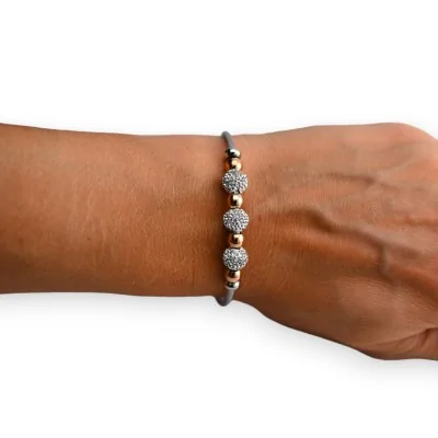 Bracelete rígido com bolas de strass e cobre