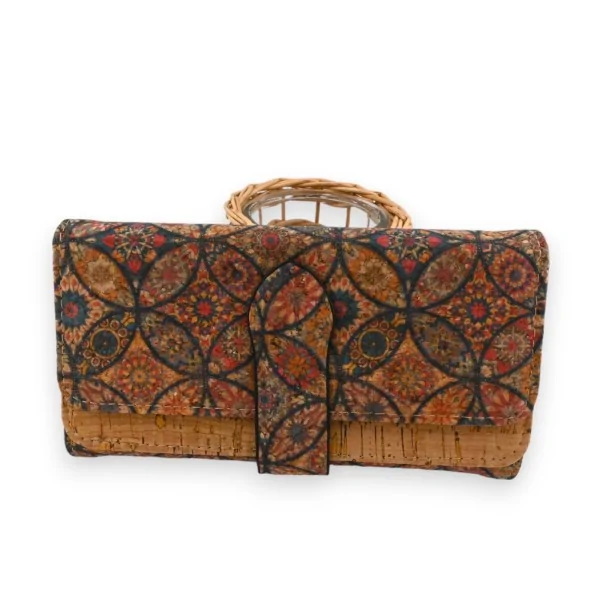Cartera de corcho con rosetas geométricas multicolores