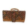 Cartera de corcho con rosetas geométricas multicolores
