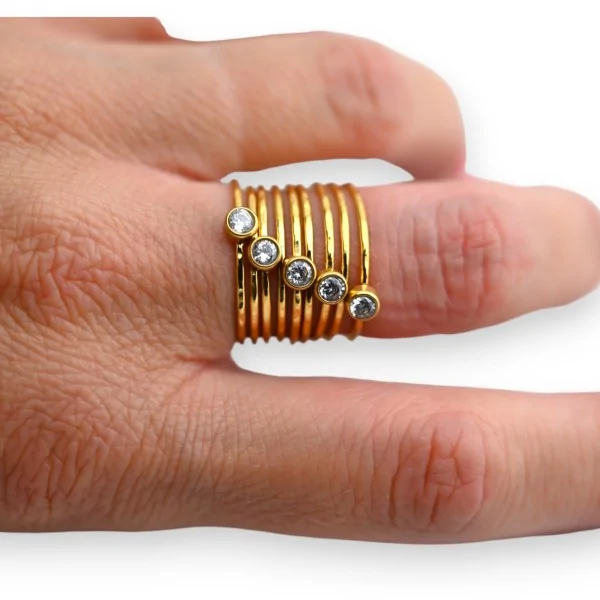 Vergoldeter Stahlring mit Strass-Feder