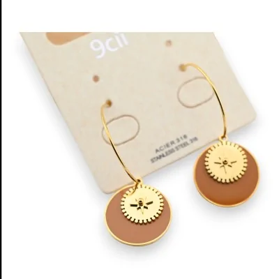 Brinco de aço pendente caramelo e dourado