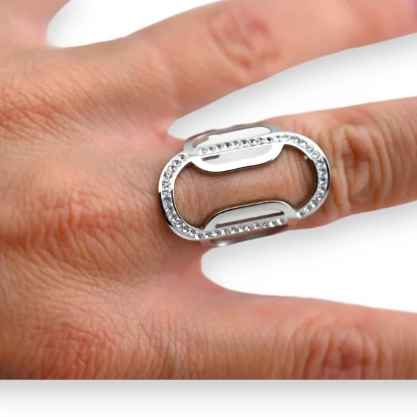 Anello in acciaio argentato forma geometrica ovale
