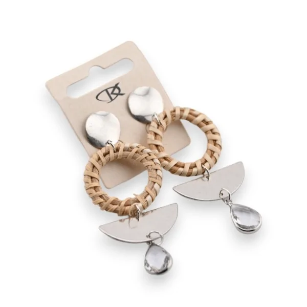 Silberfarbener Modeschmuck-Ohrhänger mit geometrischem Weidendesign