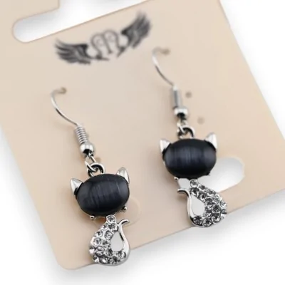 Brinco fantasia prateado gato preto e strass