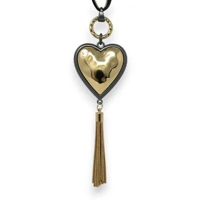 Colar longo dourado de fantasia com coração em relevo e pompom metalizado