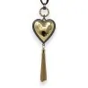 Collar de fantasía largo dorado con corazón en relieve y borla metalizada