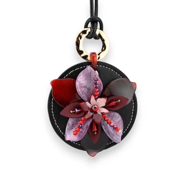 Colar longo de fantasia com flores em relevo em tons de bordô
