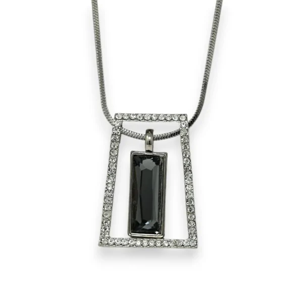 Lange silberfarbene Modekette mit geometrischer Form und Strass