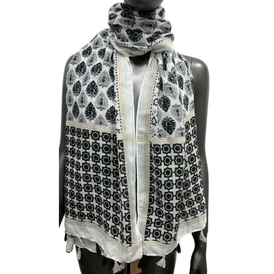 Ethnic scarf with gold details and tassels