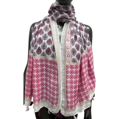 Ethnic pattern scarf in pink shades