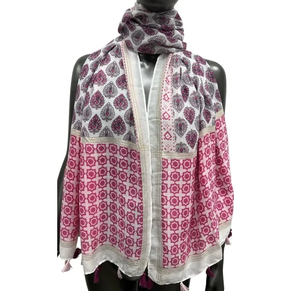 Ethnic pattern scarf in pink shades