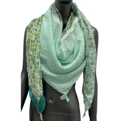 Four-sided scarf in shades of green