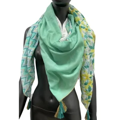 Four-sided scarf in pastel green shades
