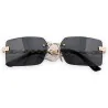 Schwarze eckige Brille