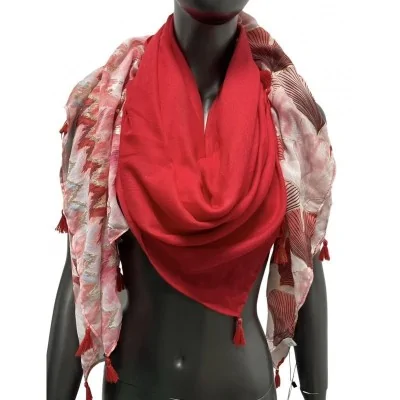 Lenço quadrado patchwork com estampa de ginkgo e chevron vermelho