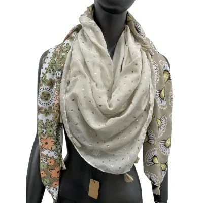 Foulard quadrato patchwork con stampa di fiori e coda di pavone beige