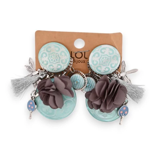 Brincos de fantasia clip azul celeste com flores cinzentas em relevo