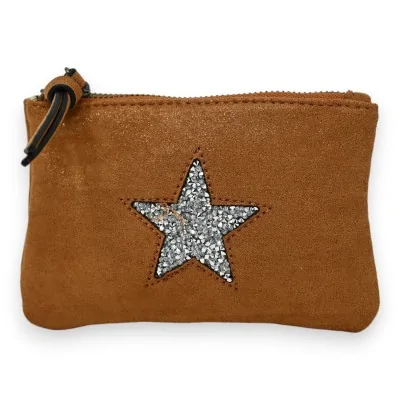 Monedero de tela suave brillante color camel con estrella