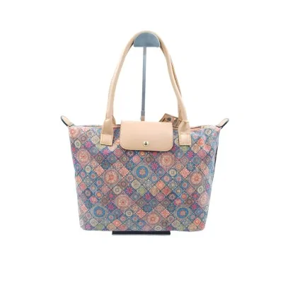 Bolso de corcho con solapa
