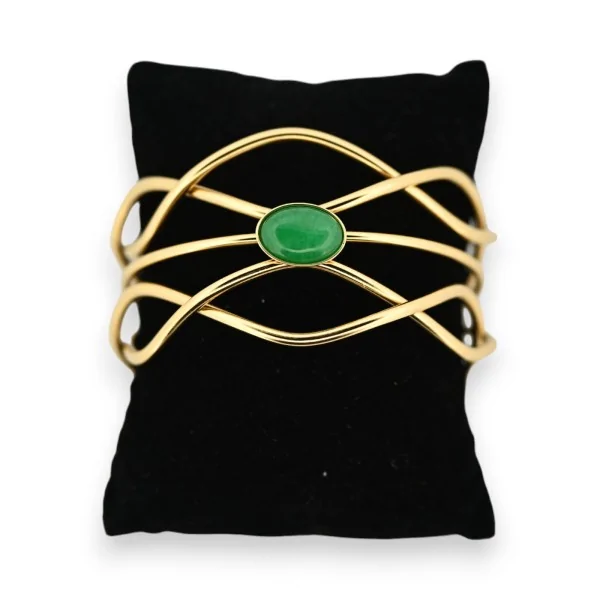 Brazalete de acero dorado bohemio con piedra verde