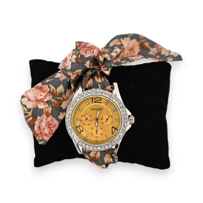 Relógio de pulso com pulseira de tecido estampado floral e mostrador amarelo mostarda