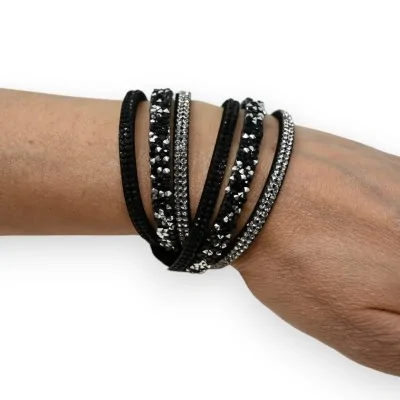 Schwarzes Doppelarmband mit weißen Strasssteinen