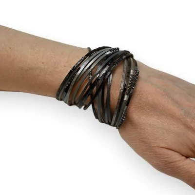 Pulsera doble de cuero en tonos gris y negro