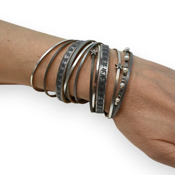 Pulsera doble de cuero gris envejecido con estrellas