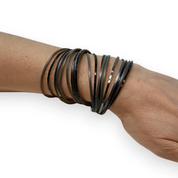 Pulsera doble de cuero en tonos grises y negro