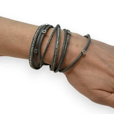 Pulseira dupla cinza com tachas e strass
