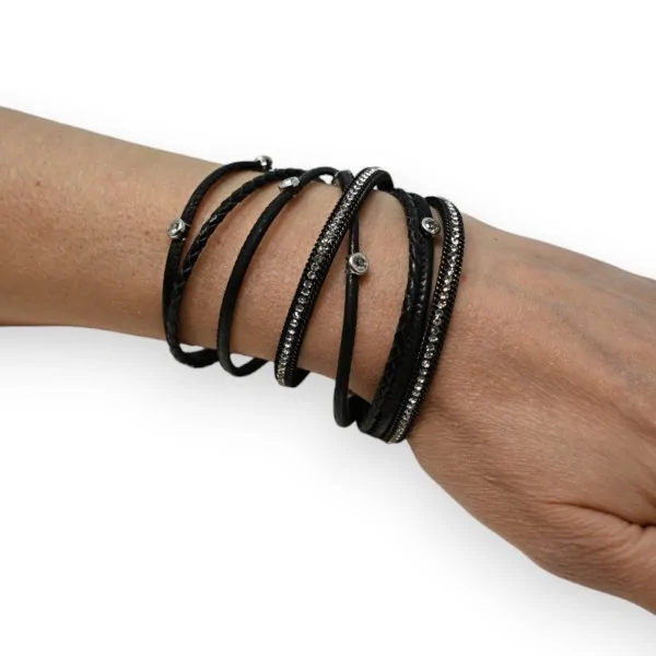 Schwarzes Doppelarmband mit Nieten und Strass