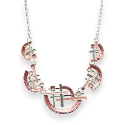Silver necklace set with geometric rose shape