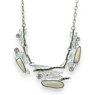 Juego de collar plateado diseño blanco