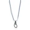 Lange Modekette mit verschlungenen Kreisen in Marineblau