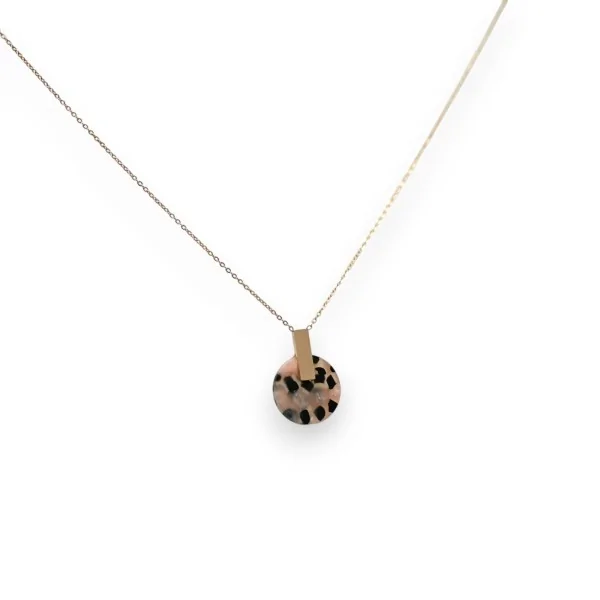 Collana in acciaio ramato rosa con medaglione macchiettato rosa e nero traslucido