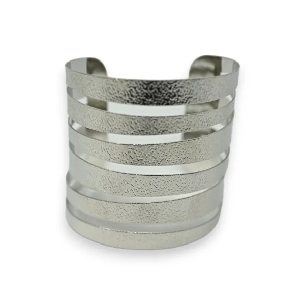 Brazalete plateado étnico