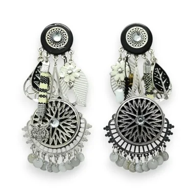 Pendientes de clip bohemios en blanco y negro