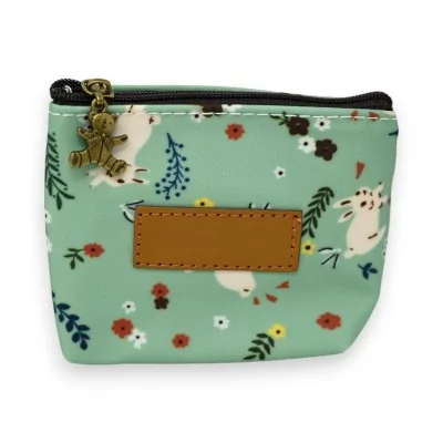 Carteira com padrão floral e coelhos verde-água