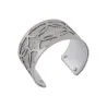 Armband in Manschettenform mit silberfarbenen Verzierungen, glitzerndes silberfarbenes Kunstleder und einfarbiges Silber