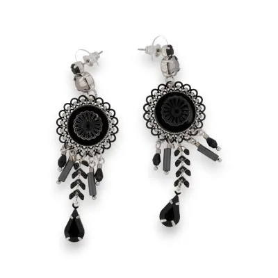 Brincos pendentes em preto e prata