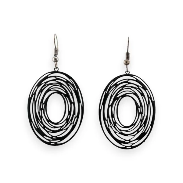 Ovaler Ohrring aus schwarzer Spitze mit Spiraldesign aus Metall