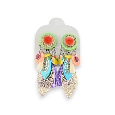 Pendientes de clip metálicos multicolores con plumas y perlas de Ikita