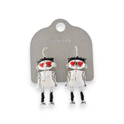 Brincos de metal com personagem preto e branco Ikita