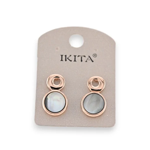 Brincos de metal dourado com madrepérola marca Ikita
