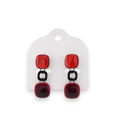 Pendientes de metal negro con cubos vintage rojos y burdeos marca Ikita