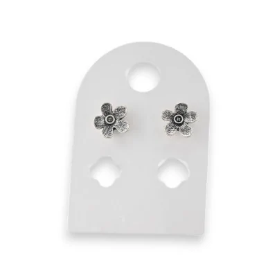 Brincos de metal prateado envelhecido com flor marca Ikita