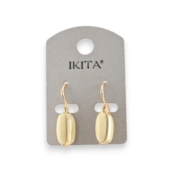 Brincos de metal dourado com medalhão oval bege marca Ikita